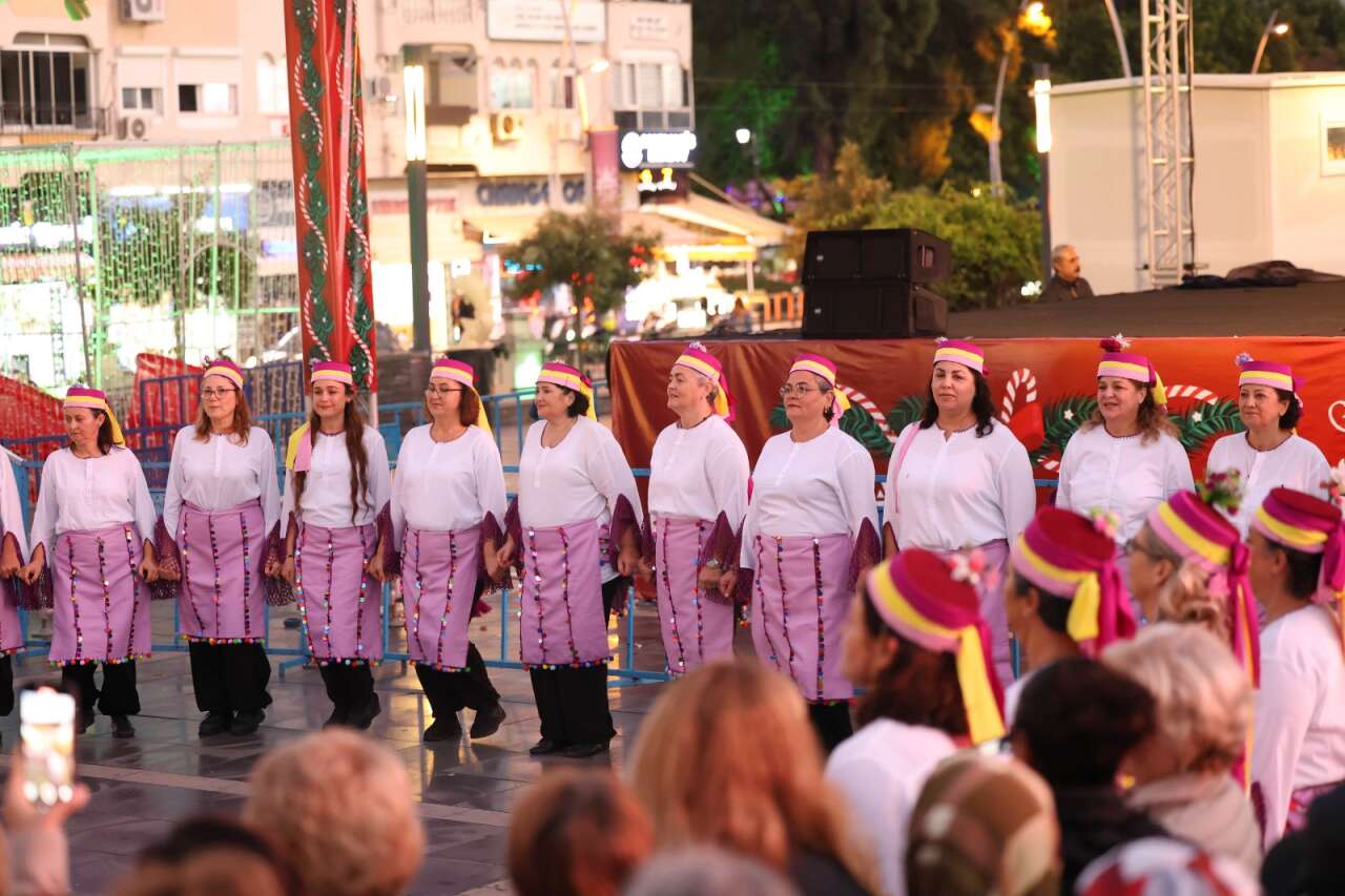 Marmaris’te Yeni Yıl Coşkusu 19 Mayıs Gençlik Meydanı’nda Başladı 2